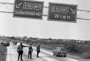 Közlekedési tábla 1972-ből
